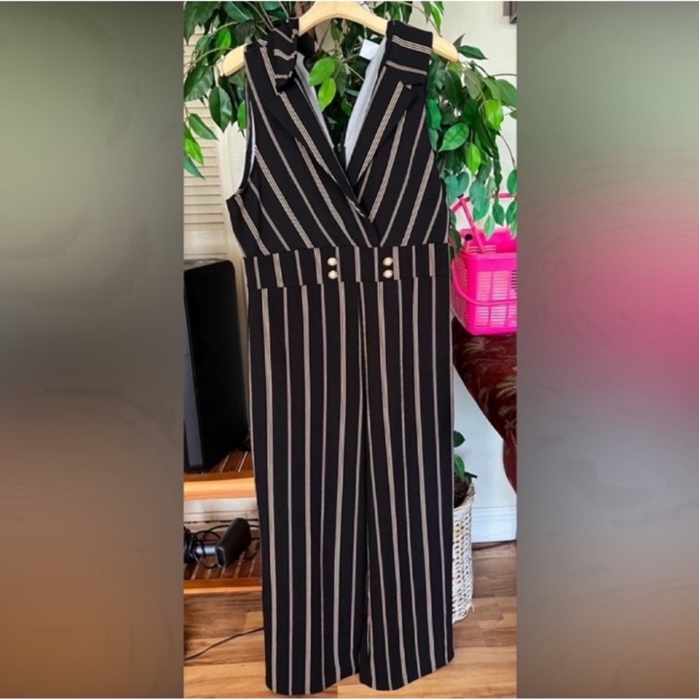 No Boundaries Black and Tan
Striped Jumpsuit